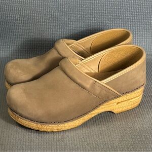 Dansko Women's Professional Burnished Suede Clogs Tan Shoes Size 9 US 40 EU